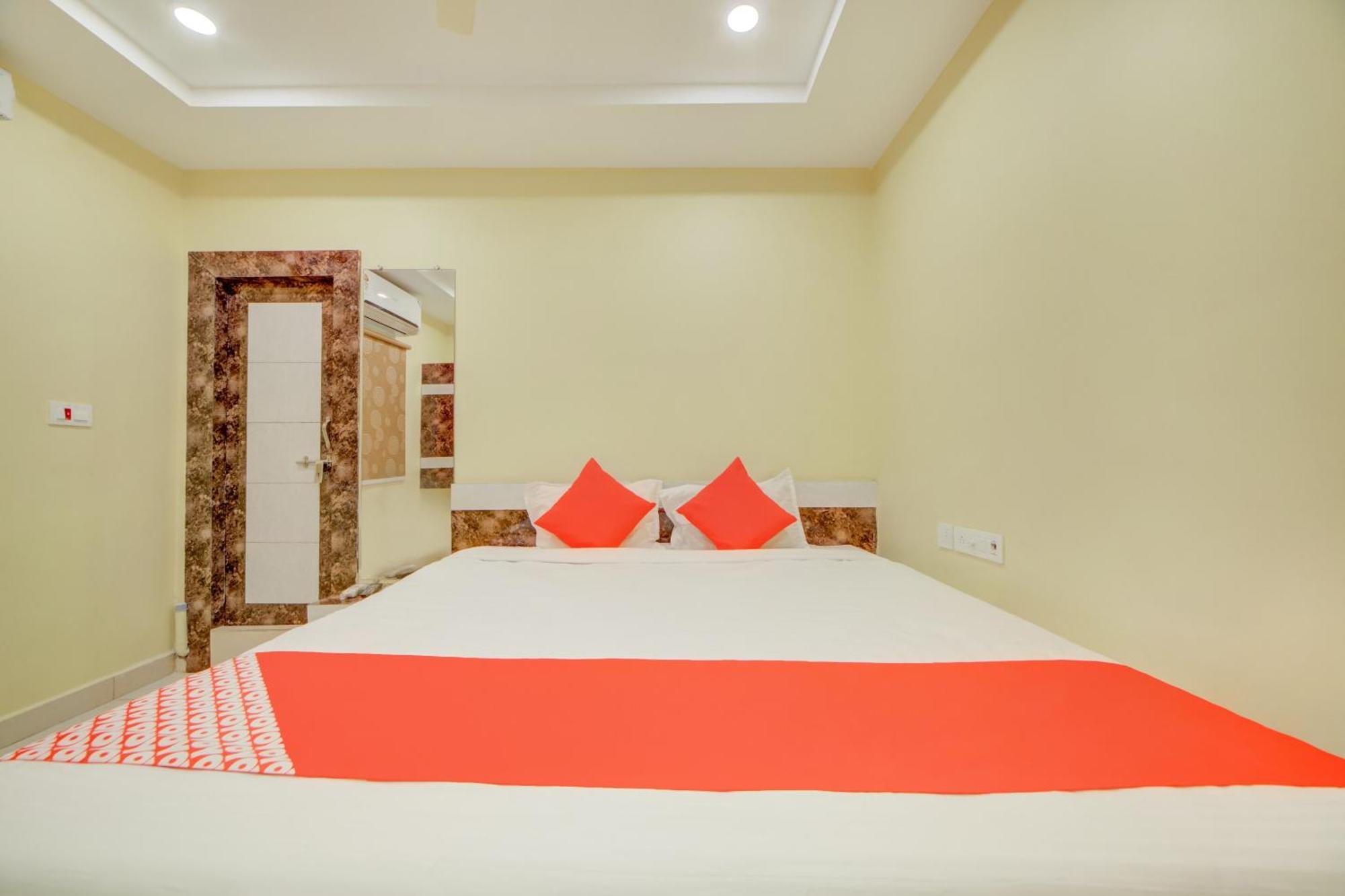 Karimnagar Hotel O Ksl Guest House מראה חיצוני תמונה