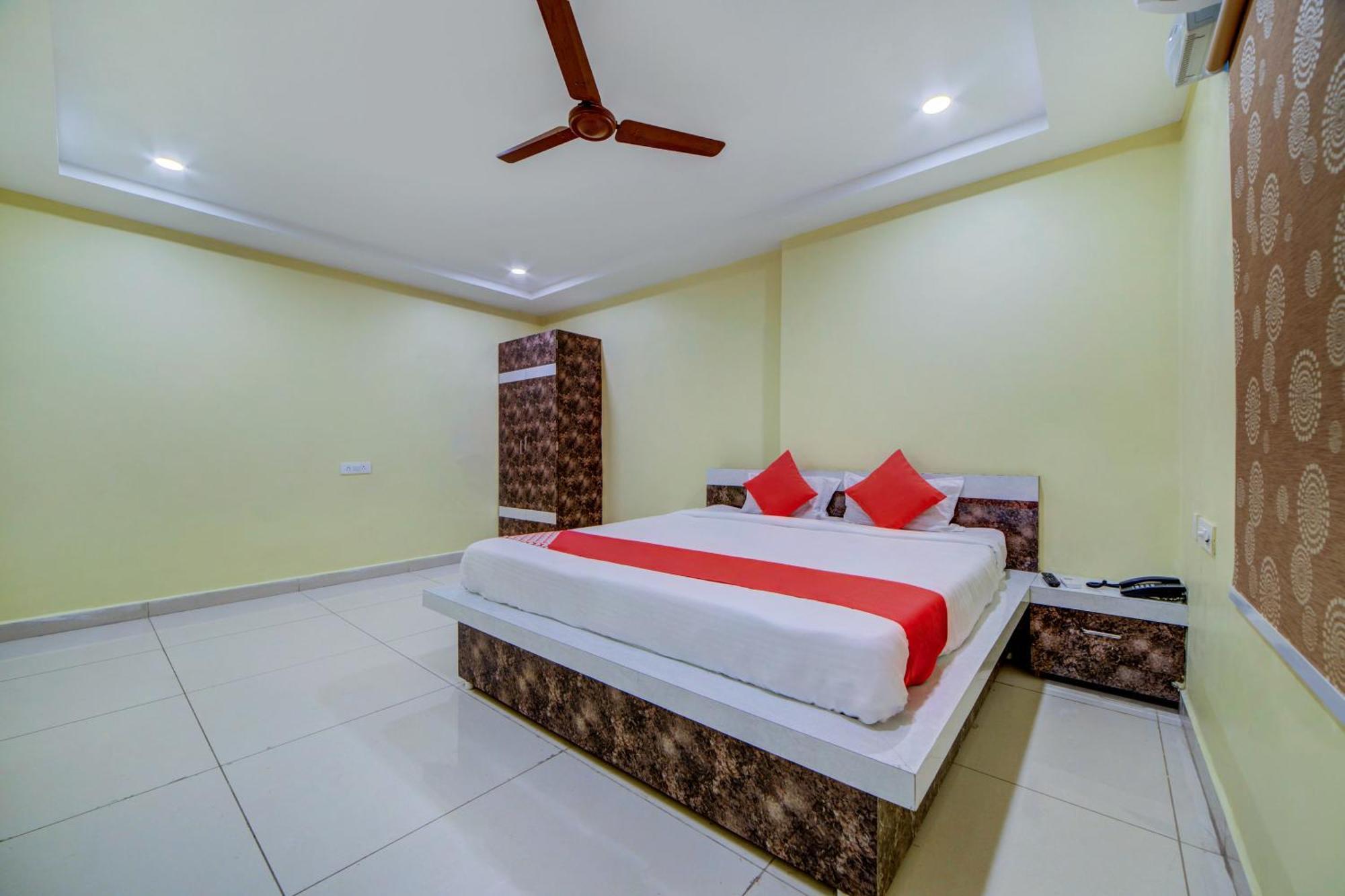 Karimnagar Hotel O Ksl Guest House מראה חיצוני תמונה