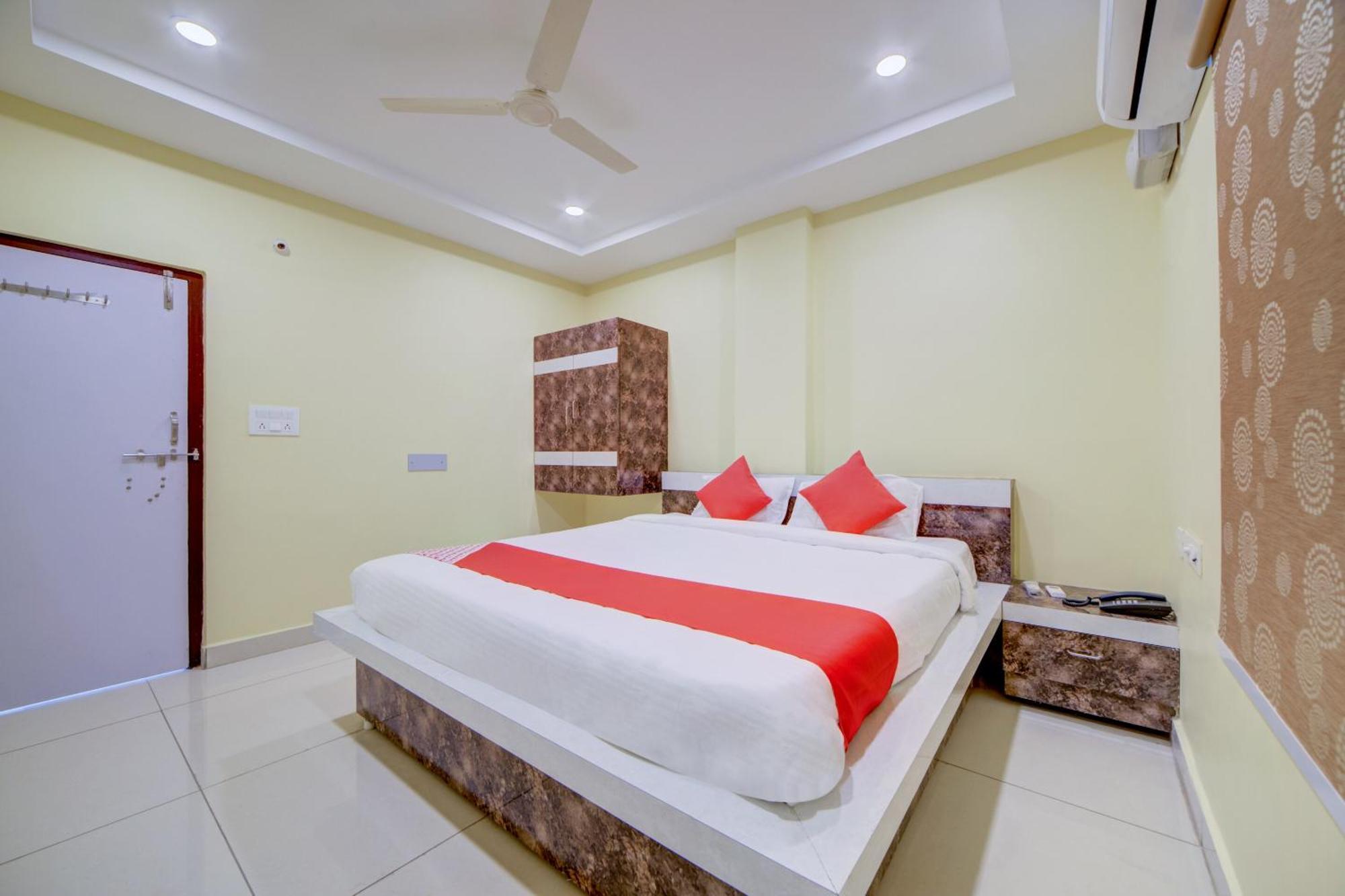Karimnagar Hotel O Ksl Guest House מראה חיצוני תמונה