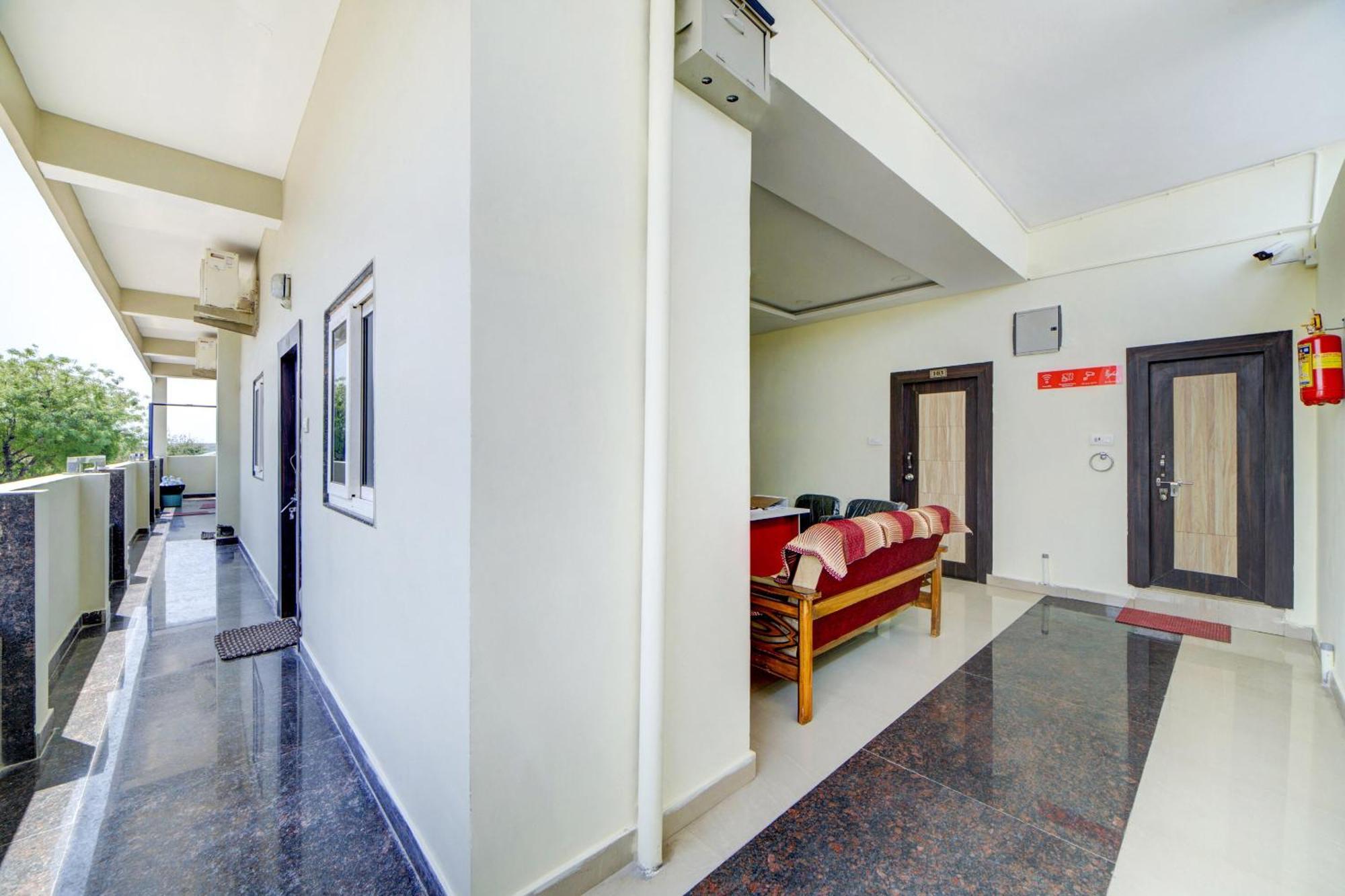 Karimnagar Hotel O Ksl Guest House מראה חיצוני תמונה